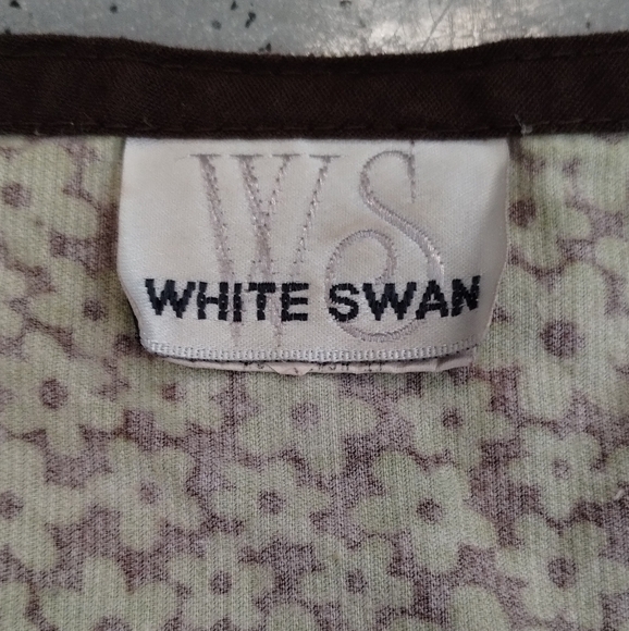 White Swan Women XL Floral V Neckline Short Sleeve Woman's Nurse Scrub Top - Picture 8 of 11